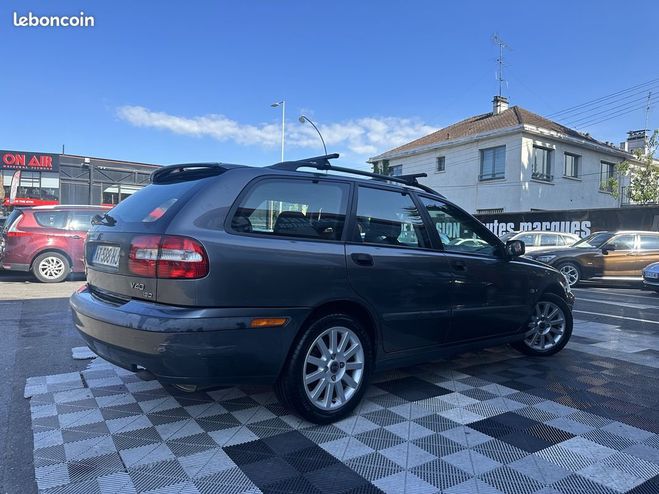 Volvo V40 1.9 D 115CH Gris de 2001