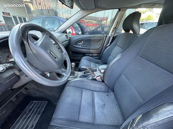 Volvo V40 1.9 D 115CH Gris de 2001