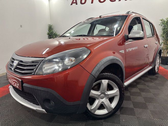 Dacia Sandero 1.6 MPI 90 Stepway Laurate  ATTELAGE*PR Rouge de 2011
