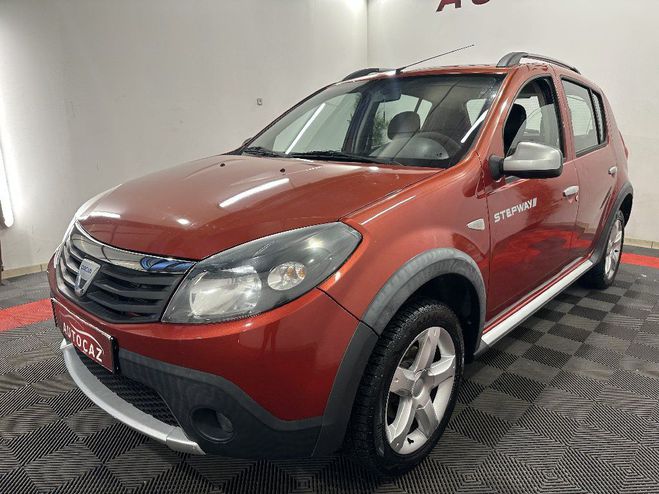 Dacia Sandero 1.6 MPI 90 Stepway Laurate  ATTELAGE*PR Rouge de 2011