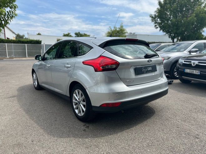 Ford Focus 1.5 TDCi 120 Titanium Gris de 2015