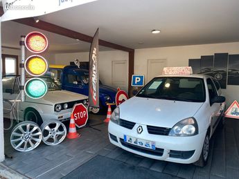  Voir détails -Renault Clio II (2) 1.5 dci 65 Authentique Socit 3  à Nanteuil-ls-Meaux (77)