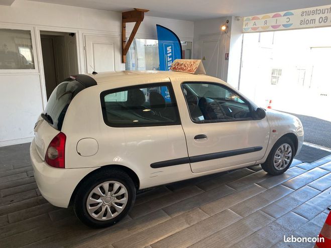 Renault Clio II (2) 1.5 dci 65 Authentique Socit 3  Blanc de 2009