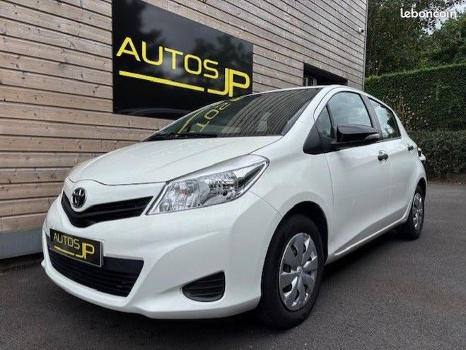 Cliquer pour voir la photo suivante Toyota Yaris iii 69 vvt-i active 5p Blanc de 2012