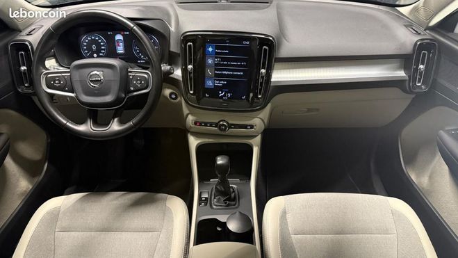 Volvo XC40 2.0 D3 150 MOMENTUM 2WD CARPLAY Noir de 2020