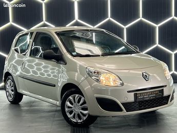  Voir détails -Renault Twingo II 1.2 76ch à Sarreguemines (57)