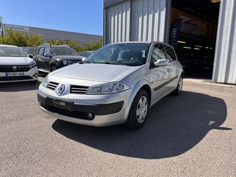  Voir détails -Renault Megane II 1.6 16V Confort Dynamique à Saint-Cannat (13)