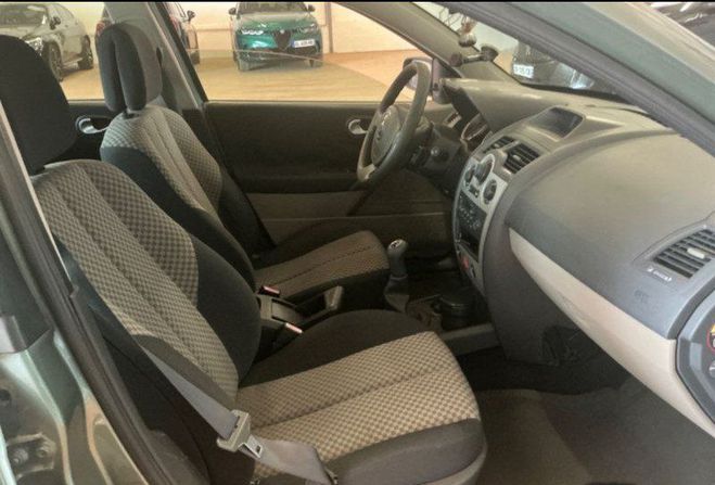 Renault Megane II ESTATE 1.6 16V 115CH CONFORT AUTHENTI Vert de 2004