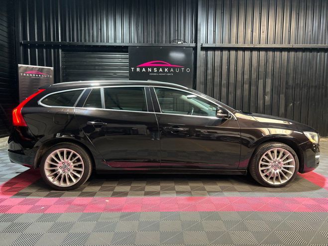 Volvo V60 plug-in hybrid d6 awd 215 68 ch r-design NOIR de 2014