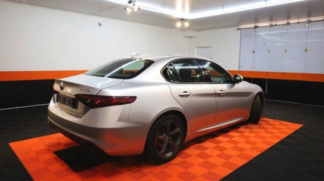Alfa romeo Giulia 2.2 JTD 150CH BUSINESS AT8 Gris C de 2017