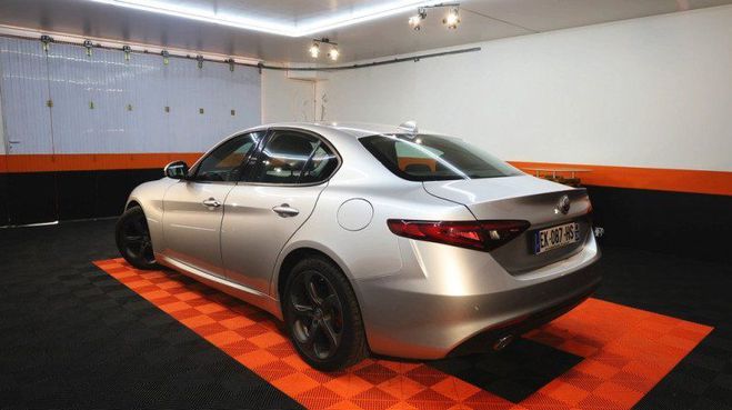 Alfa romeo Giulia 2.2 JTD 150CH BUSINESS AT8 Gris C de 2017