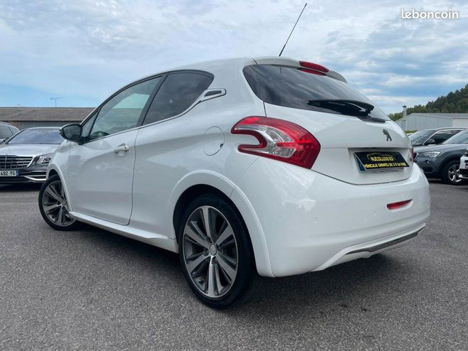Peugeot 208 hdi 92 cv xy full options Blanc de 2013