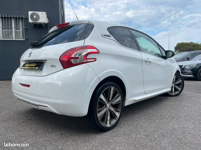 Peugeot 208 hdi 92 cv xy full options Blanc de 2013