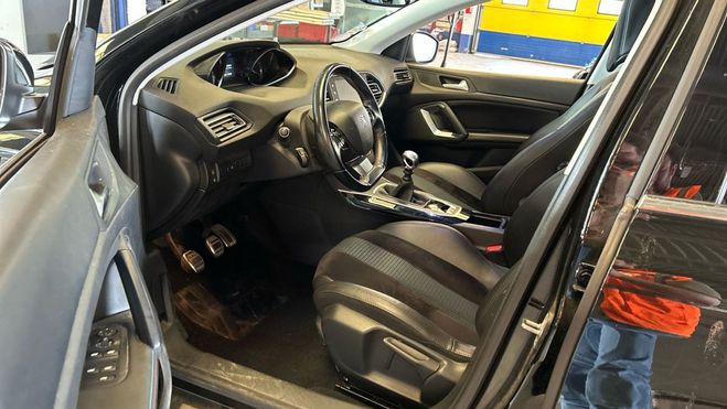 Peugeot 308 1.2 PURETECH 110CH E6.C S&S TECH EDITION Noir de 2018