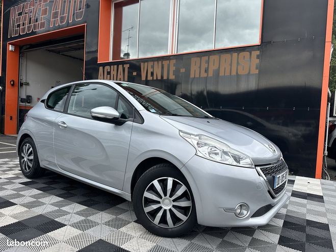 Peugeot 208 1.2 VTI ACTIVE 3P Gris de 2014