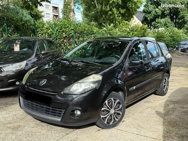 Renault Clio 3 1.5 dCi 75CV Phase 2 Anne 11-2011 CT  Noir de 2012