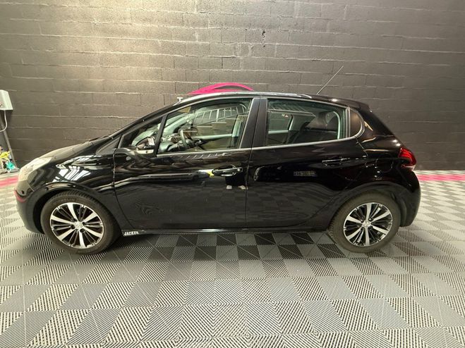 Peugeot 208 1.2 PureTech 82ch BVM5 Allure DISTRIBUTI Noir de 2017