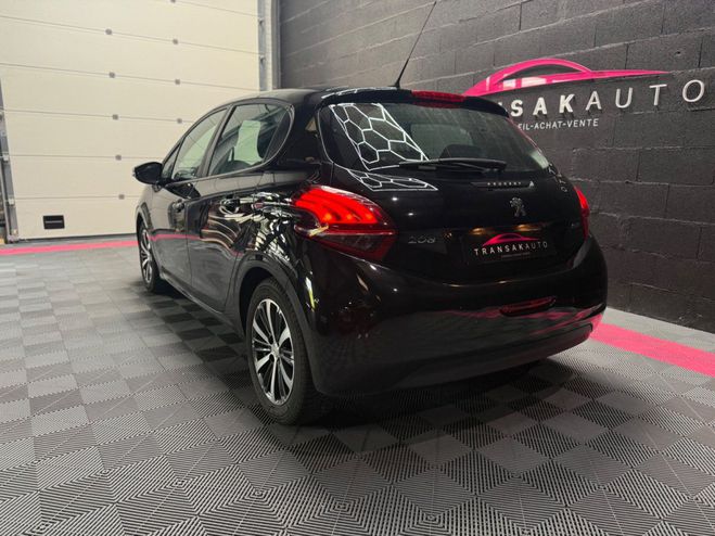 Peugeot 208 1.2 PureTech 82ch BVM5 Allure DISTRIBUTI Noir de 2017
