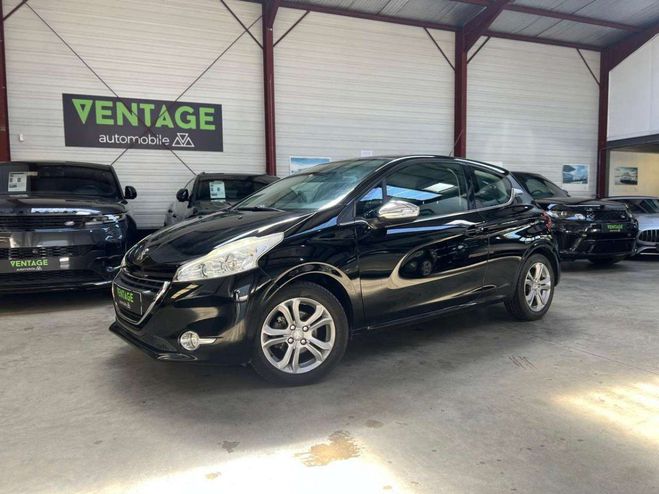 Peugeot 208 1.2 PureTech 82ch BVM5 Allure Noir de 2015