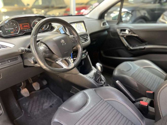 Peugeot 208 1.2 PureTech 82ch BVM5 Allure Noir de 2015