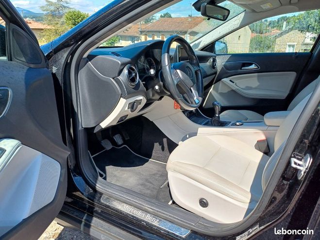 Mercedes Classe GLA Classe 180 cdi INTUITION PACK CUIR Noir de 2015