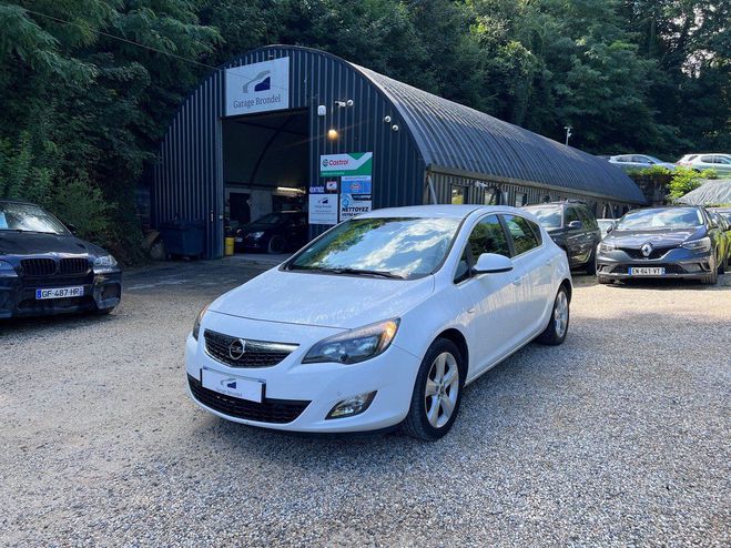 Opel Astra J 1.4 i 140cv Cosmo Blanc de 2010