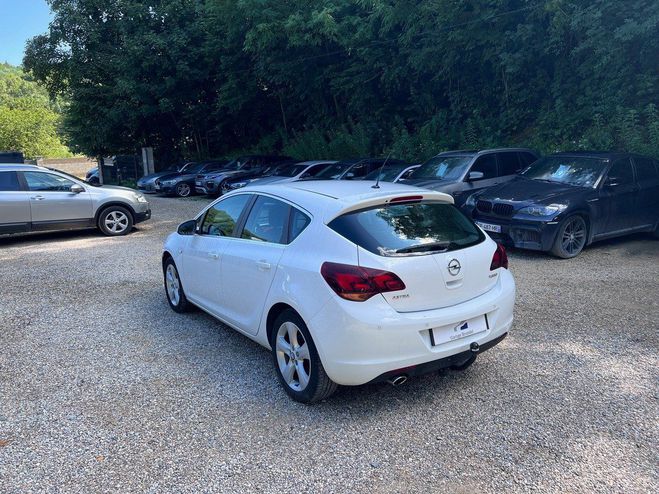 Opel Astra J 1.4 i 140cv Cosmo Blanc de 2010