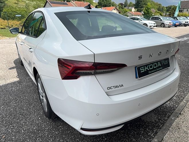 Skoda Octavia 2.0 TDI 150 ch SCR DSG7 Selection Blanc de 2024