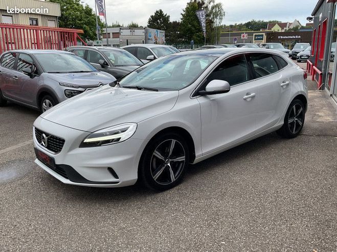 Volvo V40 D2 120CH R-DESIGN Blanc de 2017