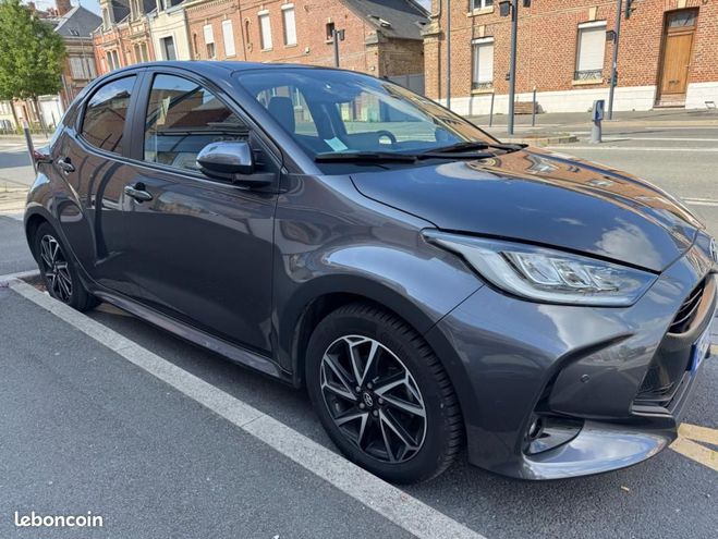 Toyota Yaris 1.5 VVTI 125 Design Gris de 2022
