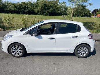  Voir détails -Peugeot 208 1.4 HDI FAP ALLURE 5P à Voreppe (38)