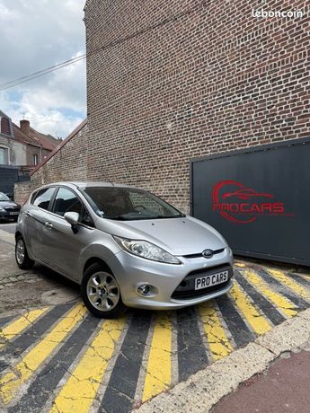  Voir détails -Ford Fiesta 1,6 tdci à Douai (59)
