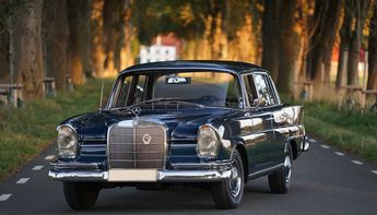  Voir détails -Mercedes 220 S Automatic à Paris (75)