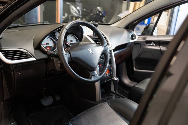 Peugeot 207 1.6 VTi 120ch Premium BVA - TOIT PANO /  NOIR de 2011