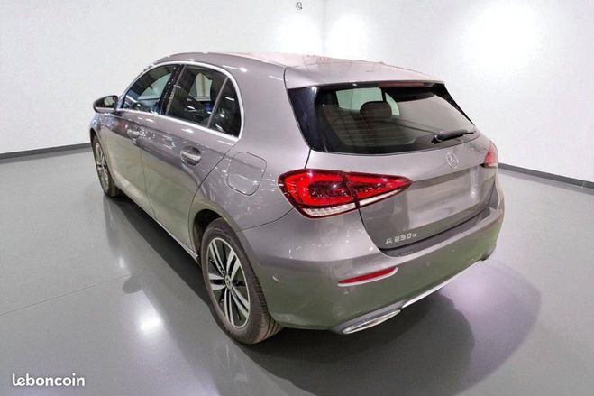 Mercedes Classe A 250 E 160 102CH STYLE LINE 8G-DCT CUIR N Gris de 2020