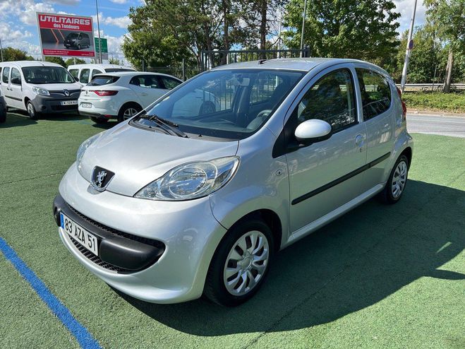 Peugeot 107 1,4 HDi 55ch Trendy 5 portes Gris de 2009