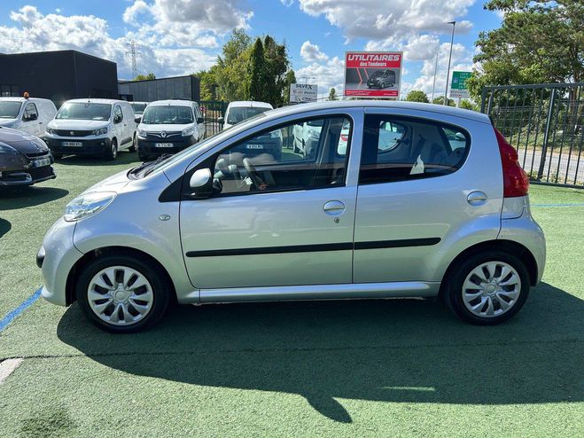 Peugeot 107 1,4 HDi 55ch Trendy 5 portes Gris de 2009