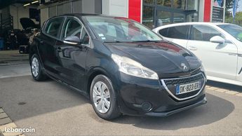  Voir détails -Peugeot 208 1.6 e-HDi 92cv Active 4cv 5p à Attin (62)