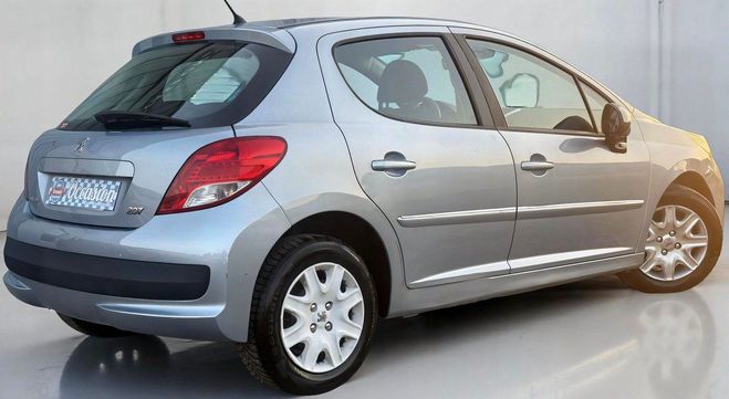 Peugeot 207 1.4 hdi - 70ch (4 cv) BVM5 - 5 Portes -  Bleu Clair de 2011