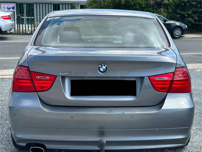 BMW Serie 3 V (E90) 318dA 143ch Premiere GRIS F de 2010