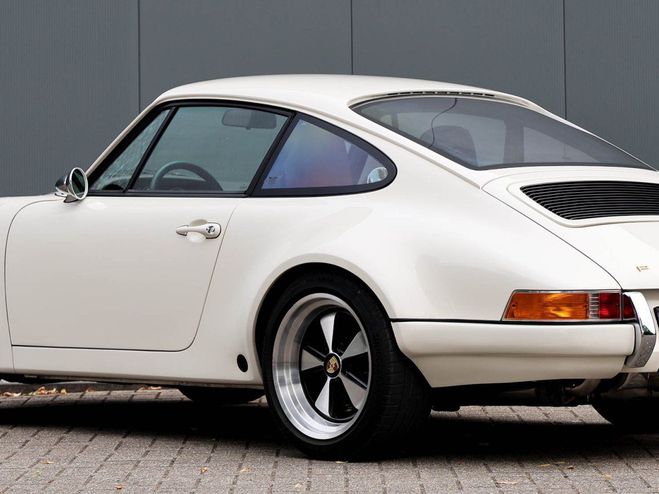 Porsche 912 912/ 911 3.2-liter flat-six engine 228 H Blanc de 1969