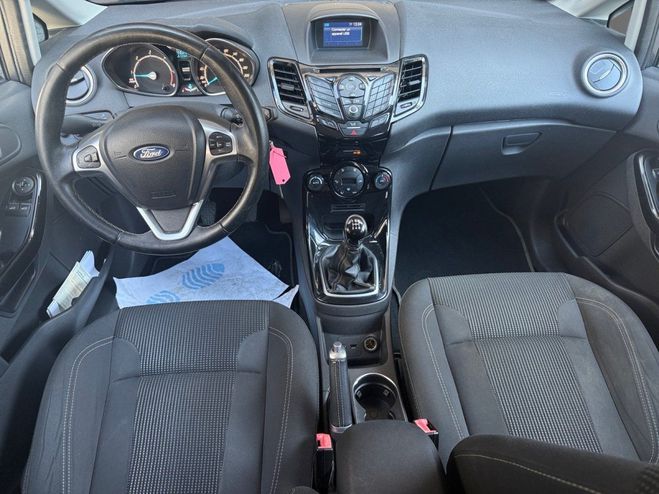 Ford Fiesta 1.5 TDCi 95 Titanium REVISION OK, DISTRI Gris de 2016