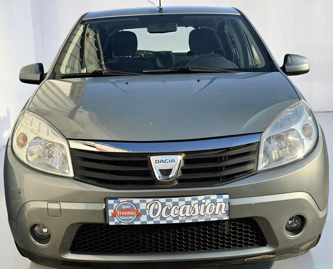 Dacia Sandero (B90) 1.2i 16V - 75ch (5 cv) - BVM5 - 5  Gris de 2009