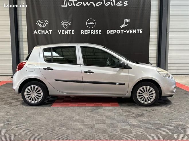 Renault Clio 1.2 16v 75ch Authentique 5p Gris de 2011