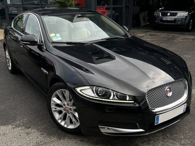 Jaguar XF PHASE 2 LUXE 2.2 D 200 Cv 1ERE MAIN / 59 Noir de 2014