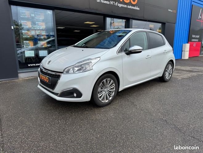 Peugeot 208 GENERATION-I 1.2 PURETECH 110 ALLURE EAT Blanc de 2018