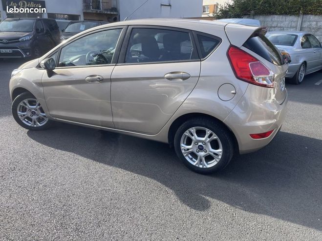 Ford Fiesta (6) 5P 1.25 82ch Edition Beige de 2016