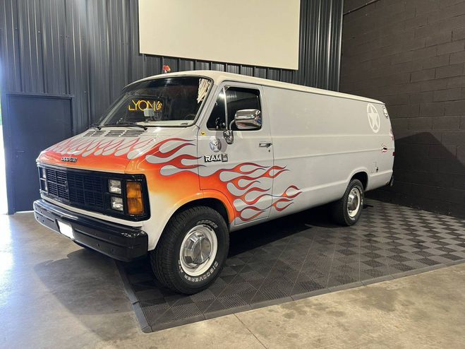 Dodge Ram 350 VAN 5.9 V8 GRIS de 1987