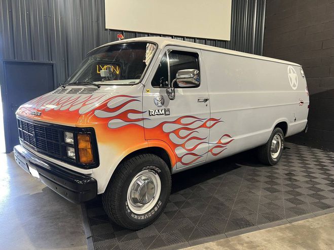 Dodge Ram 350 VAN 5.9 V8 GRIS de 1987