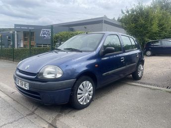  Voir détails -Renault Clio II 1.2i 60CV à Darntal (76)